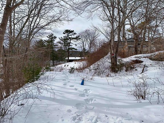 3rd image of 1180 Rockcliffe St