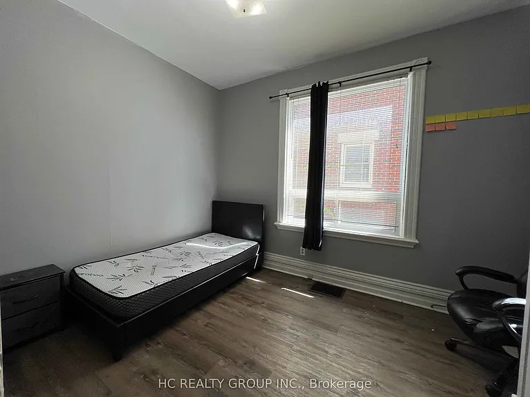 416 Oxford St E #1 — Photo 8