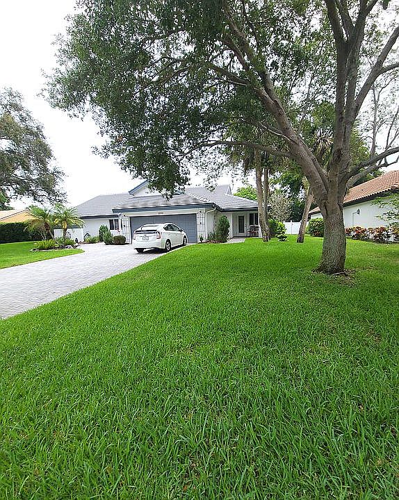 1st image of 2415 SW 35th Ave