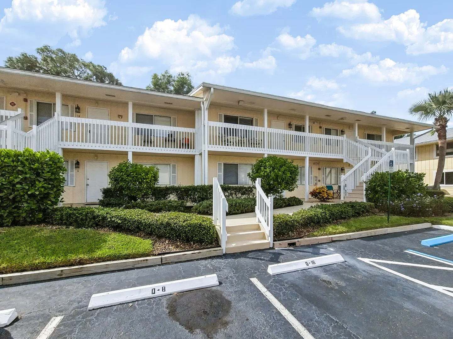 ** Abaco Bay ** 2 Bed / 2 Bath Condo - Completely Renovated! - Bayshore District - Annual Rental — Photo 1