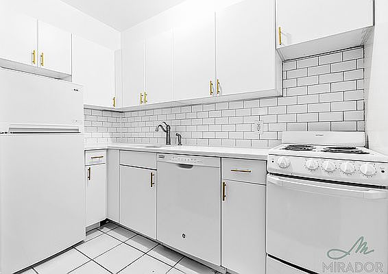 2nd image of 132 E 45th St APT 3I