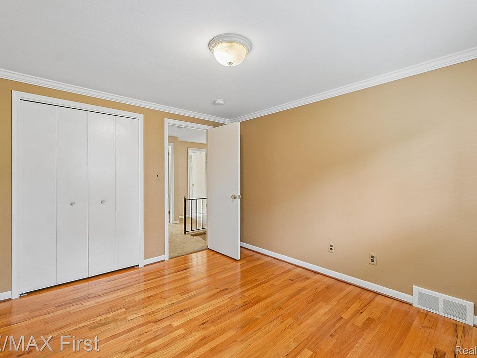 3232 Essex Dr, photo 24