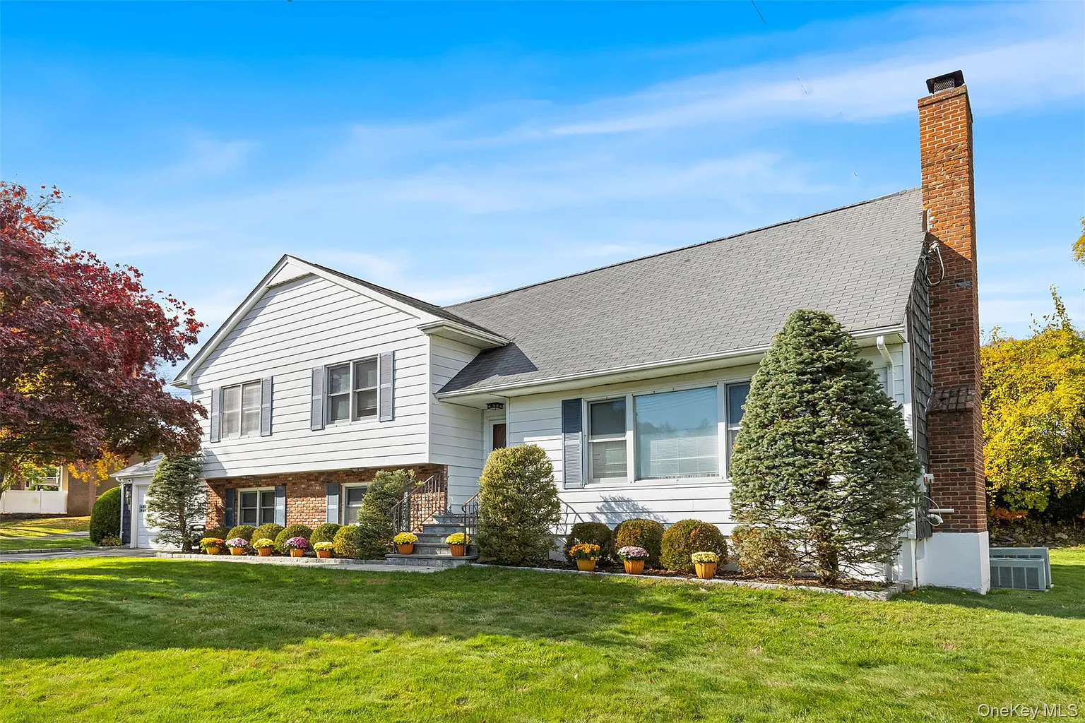 32 Homeside Lane photo 1