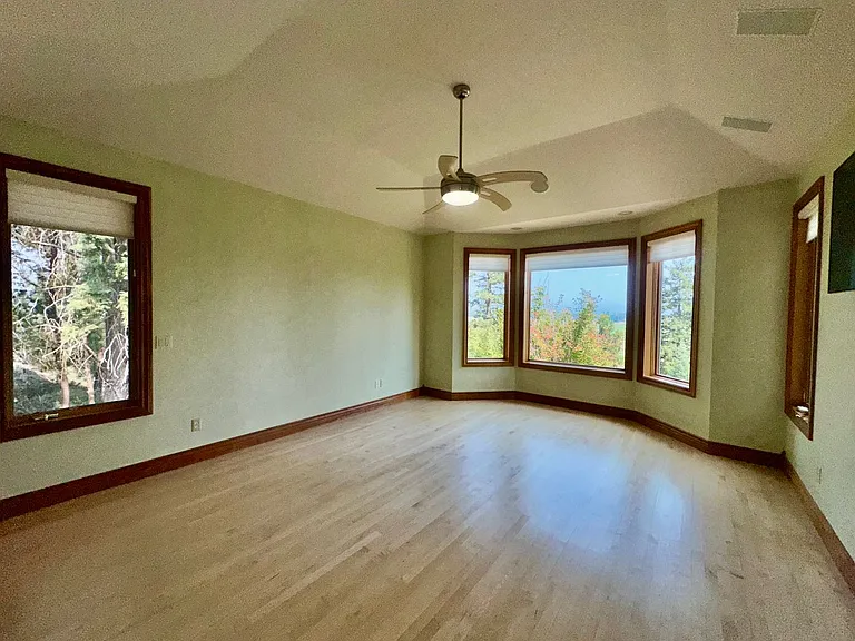 11707 Kestrel Rd — Photo 36