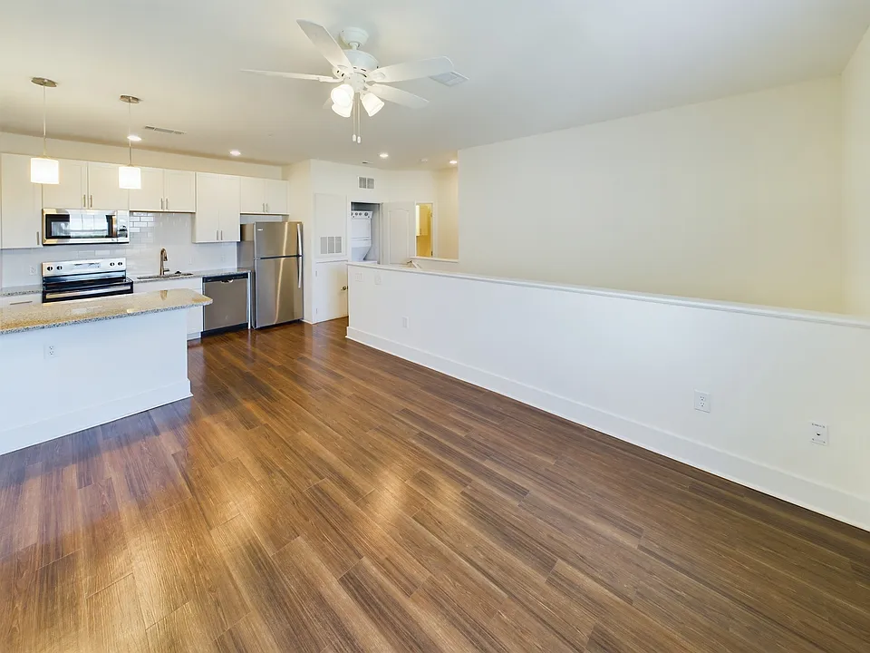 370 Arsdale Ave #28203
