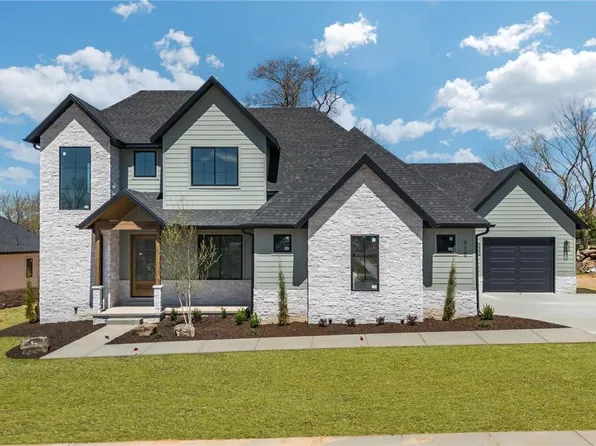 910 Gallatin St, Centerton, AR 72712