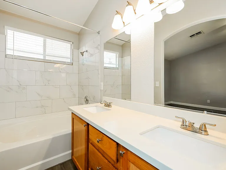 406 Aloha Dr — Photo 12