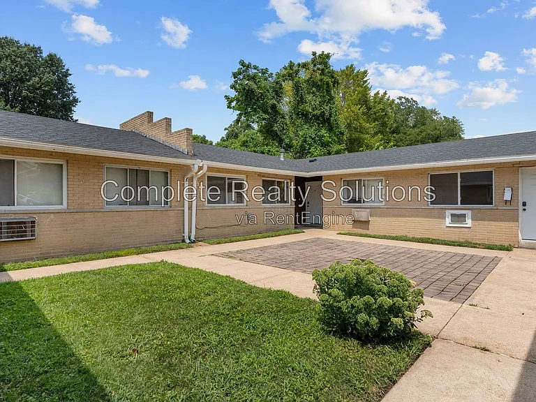 2323 Woodson Rd #E — Photo 12