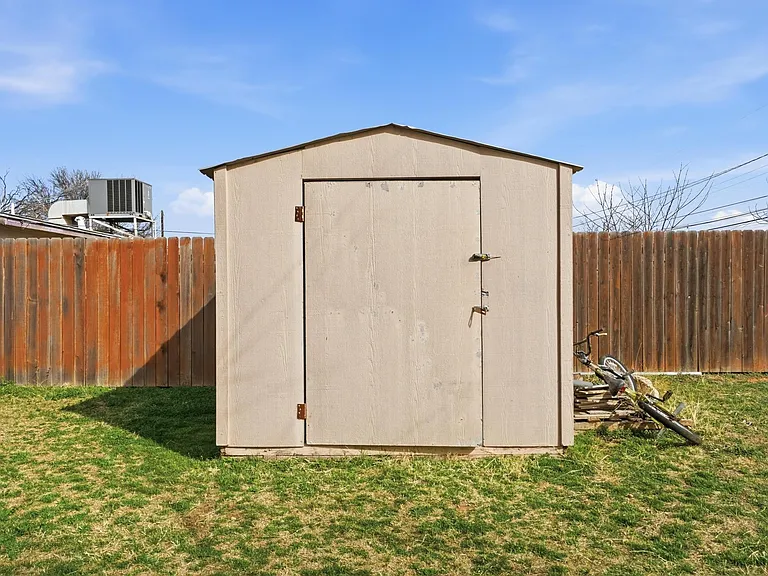 1741 Pasadena Dr — Photo 28
