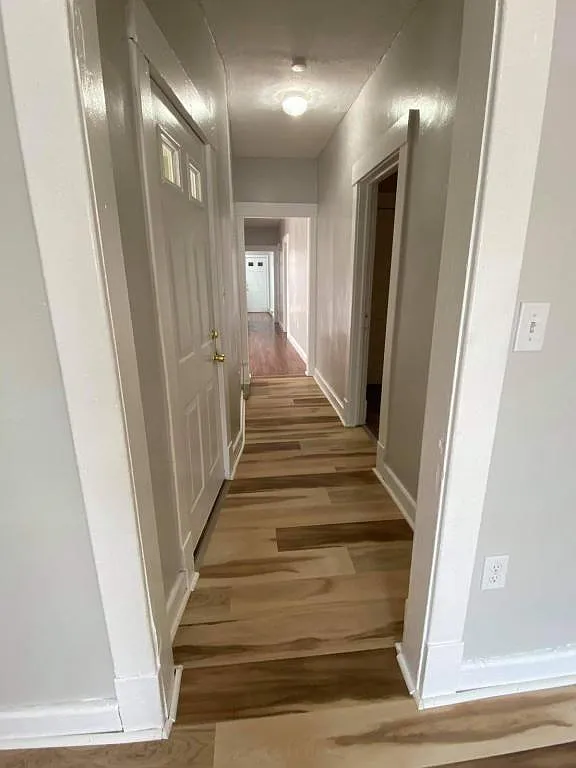 273 E Clark St — Photo 3