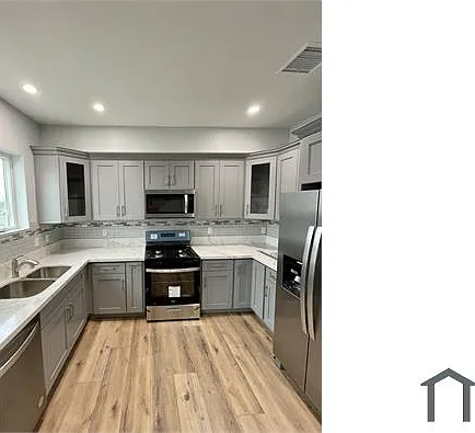 963 W 61st St — Photo 2