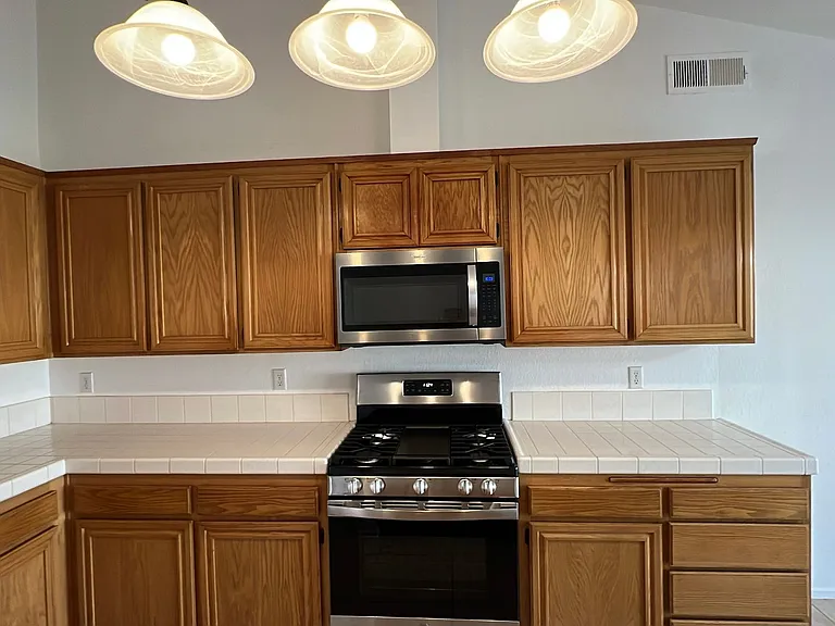 2121 Beechwood St — Photo 9