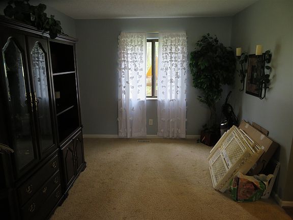 3rd image of 9211 Chesterfield Dr