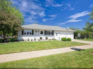 2909 S Summerset Dr, Appleton, WI 54915
