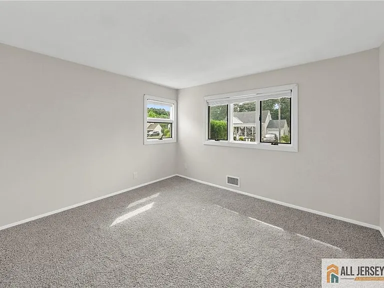 16 Tappan Ave — Photo 8