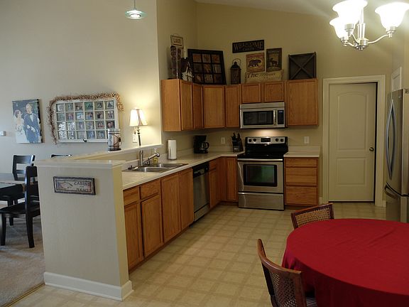 3rd image of 5860 Monticello Square Ln