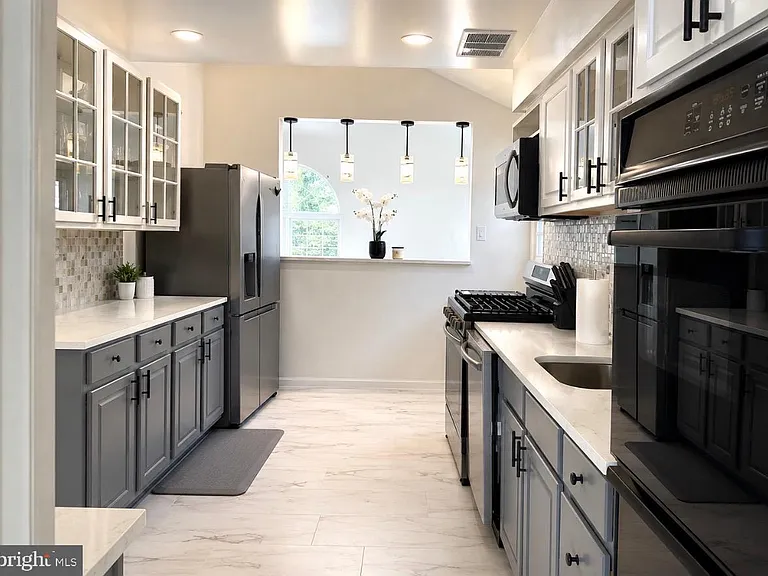610 Ogden Dr — Photo 4