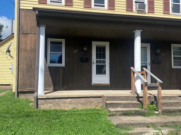 221 Washington Ave, Moundsville, WV 26041