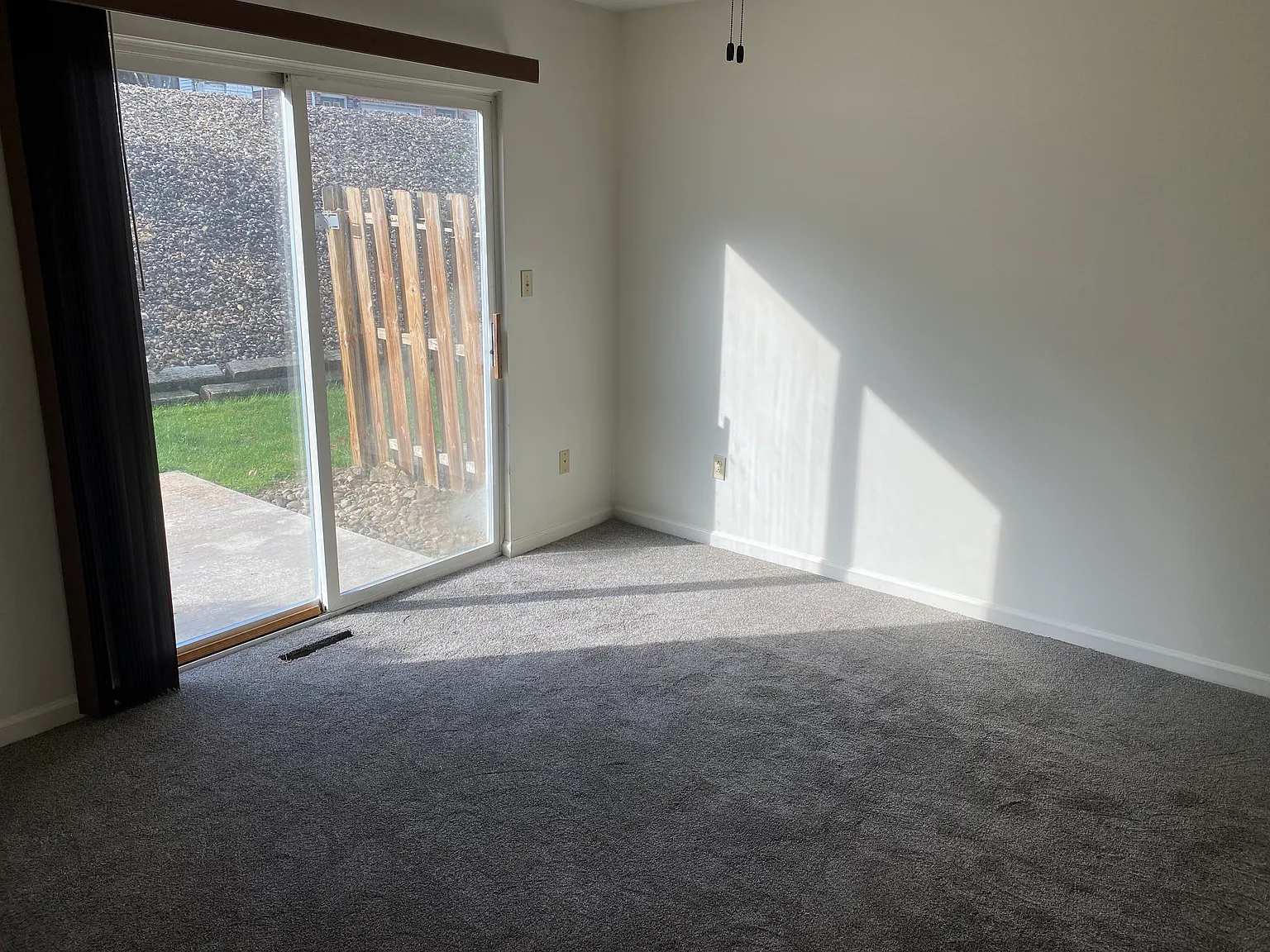 2 bed, 1.5 bath, 1000 sqft, $1,100 — Photo 2