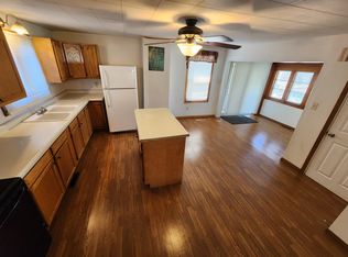 701 1st St E, Independence, IA 50644