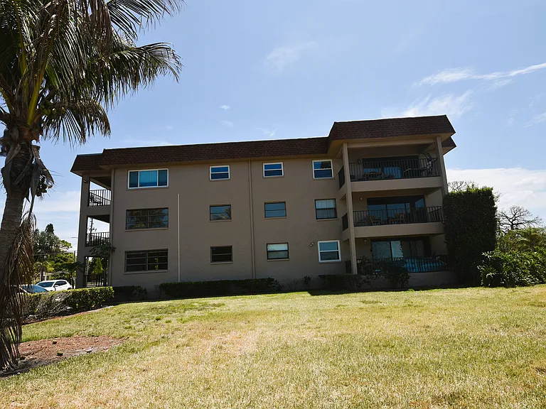 1723 Gulf Rd #303 — Photo 9