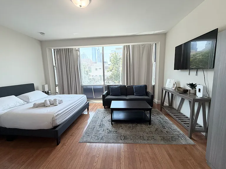 205 N 11th St #2 — Photo 4