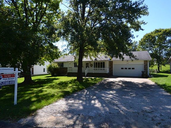 2nd image of 1302 Meadow Ln