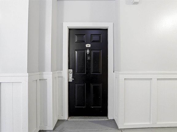 4th image of 300 E South St Unit 2006