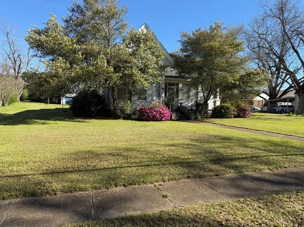 15 W College St, Clayton, AL 36016