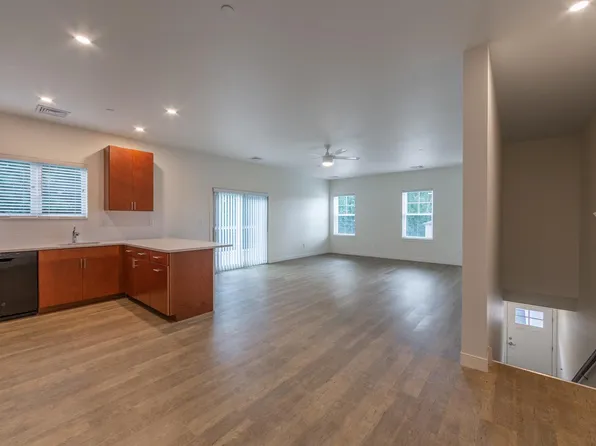 8 Dreycott Ln #B, Haverford, PA 19041