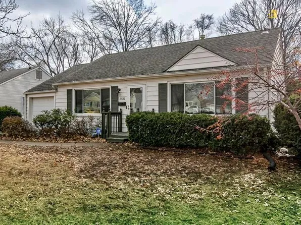5521 W 50th Ter, Roeland Park, KS 66202