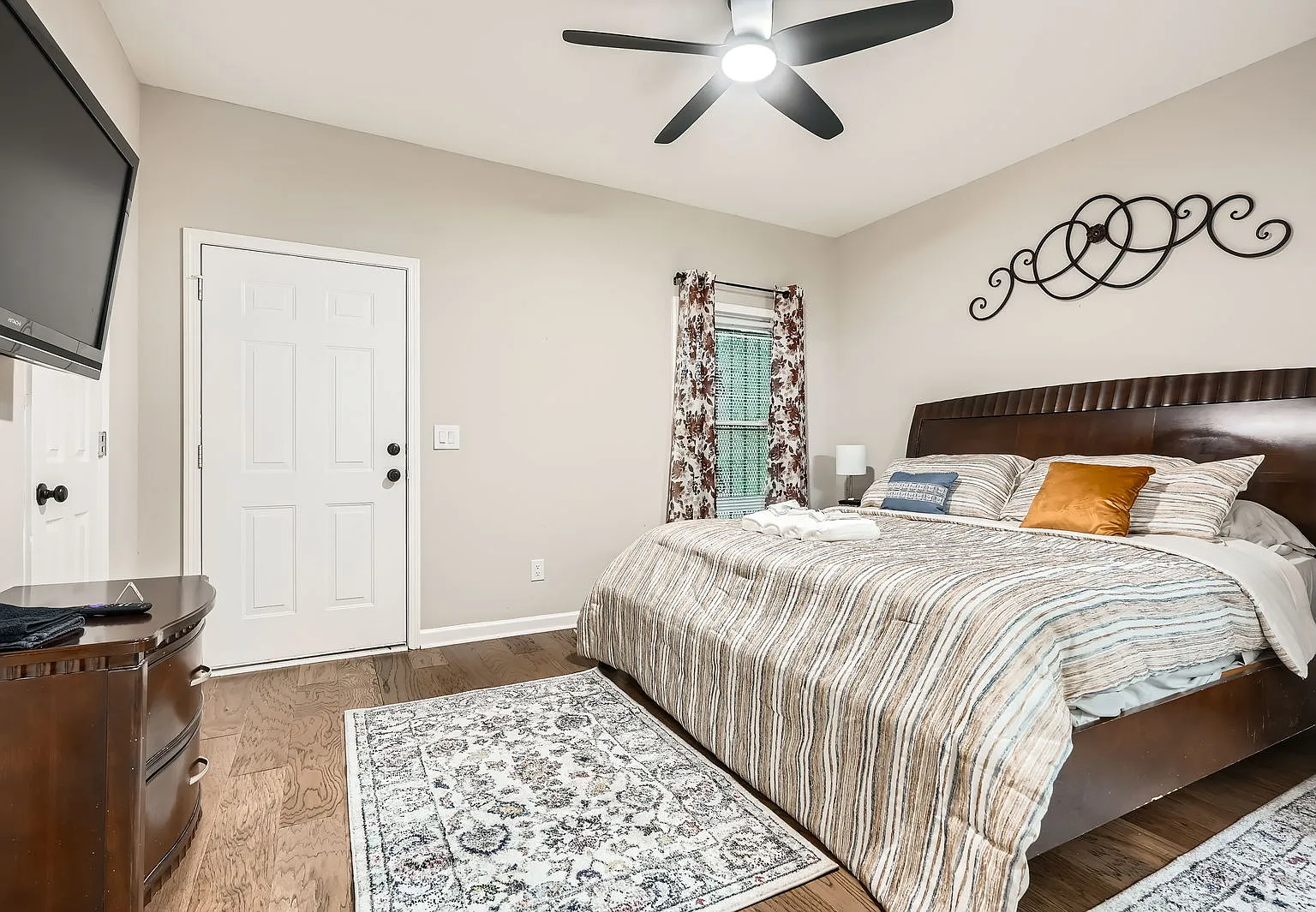 3 bed, 1360 sqft, $3,900 — Photo 4