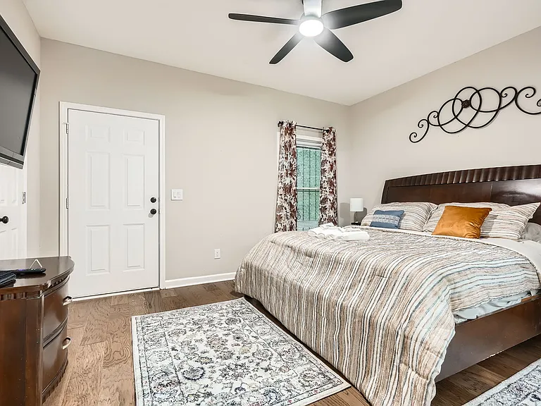 908 McDaniel St SW — Photo 4