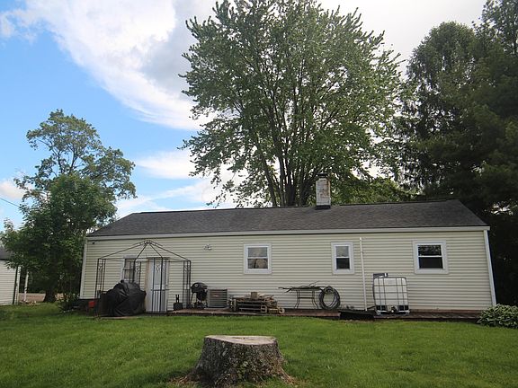 4th image of 996 Irving Wick Dr W