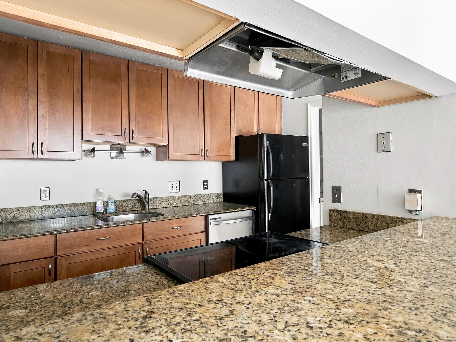 2 bed, 1.0 bath, 758 sqft, $2,125 — Photo 4