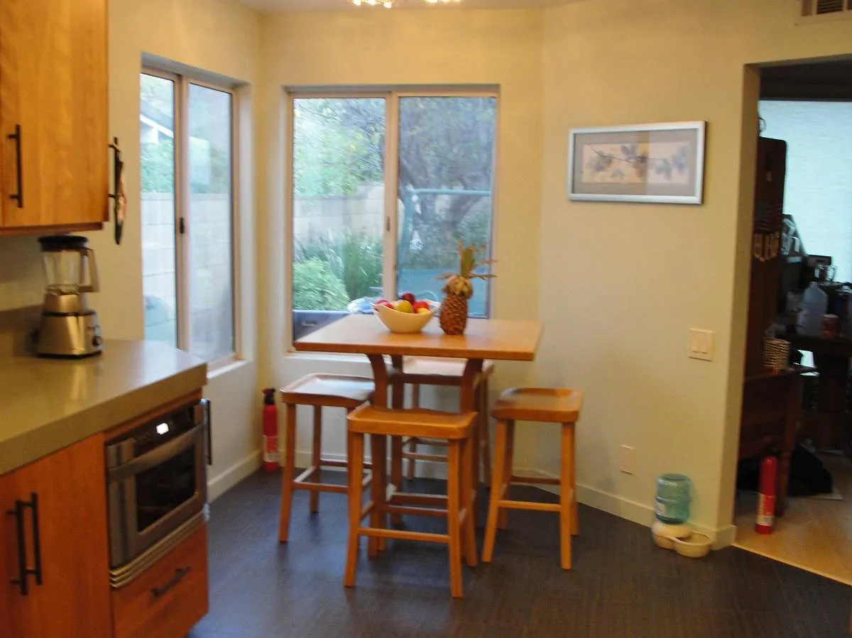 4 bed, 2.5 bath, 2726 sqft, $4,800 — Photo 2