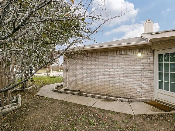 4th image of 10324 Pondwood Dr