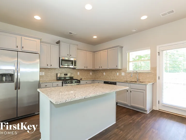 727 Hot Springs Trl — Photo 4