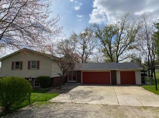 9668 Fire Leaf Dr, Bloomington, IL