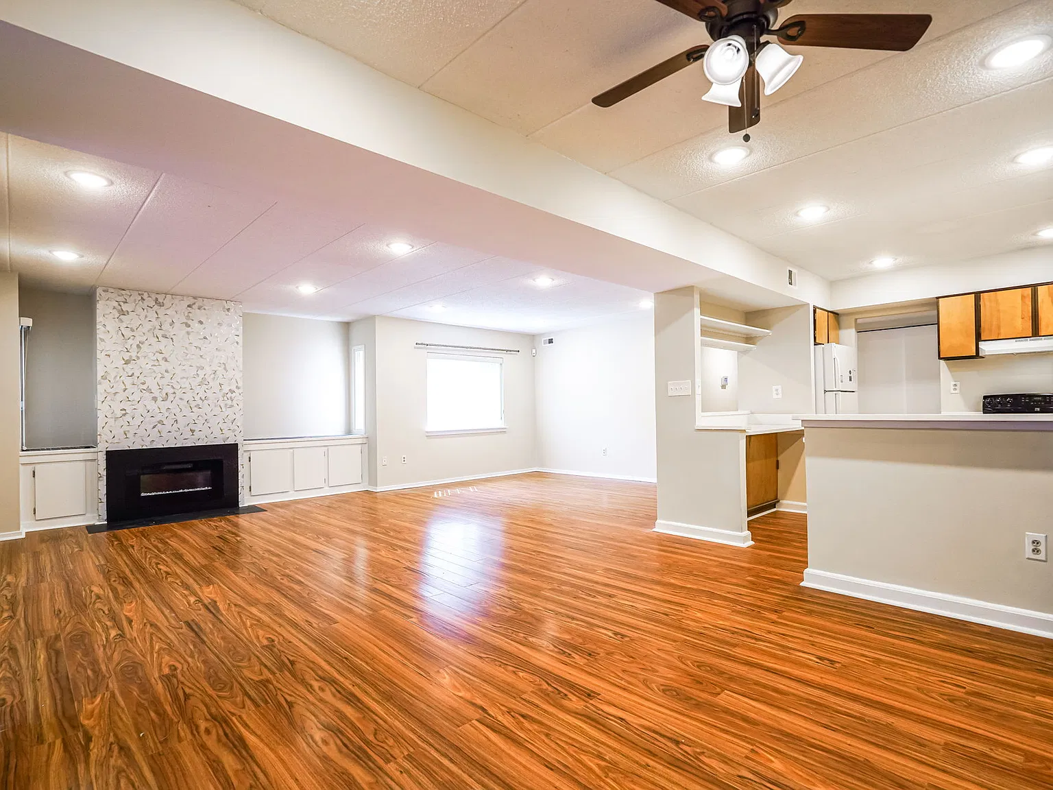 3 bed, 1593 sqft, $2,500 — Photo 4