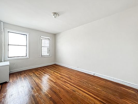 2nd image of 655 Pelham Pkwy N APT 6L