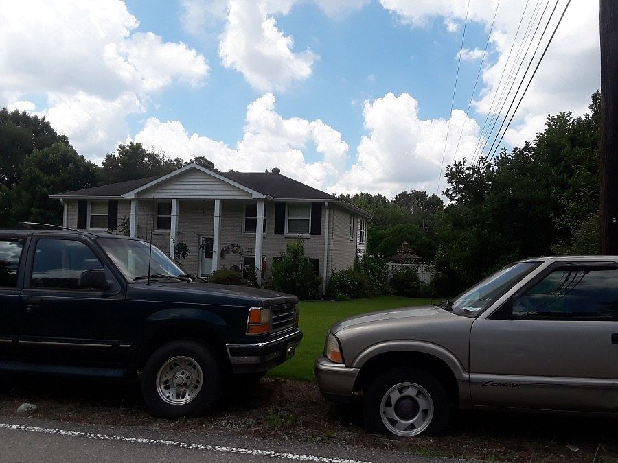 2nd image of 208 Kings Deer Dr