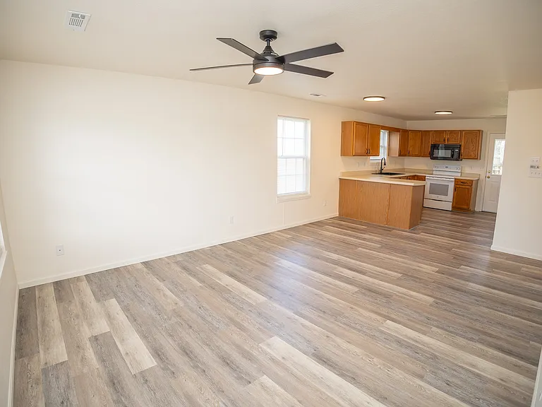 325 S Summit Dr #A — Photo 11
