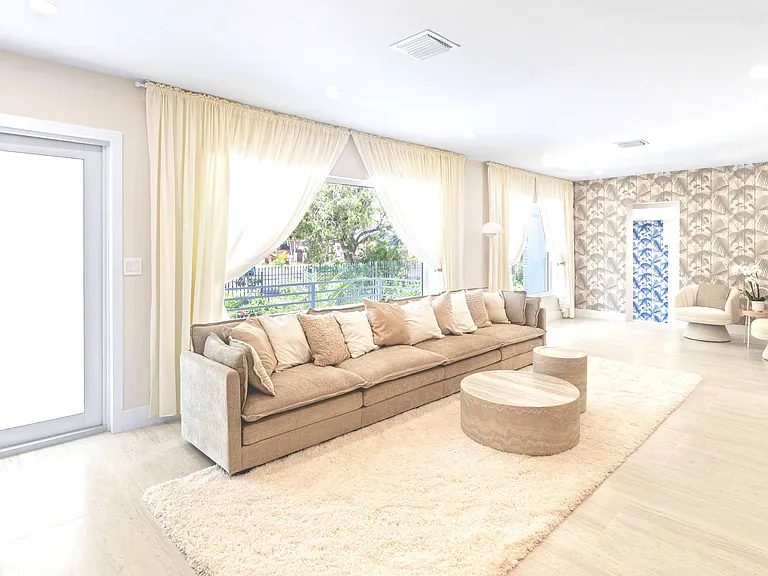 1345 SW 14th Ave — Photo 15