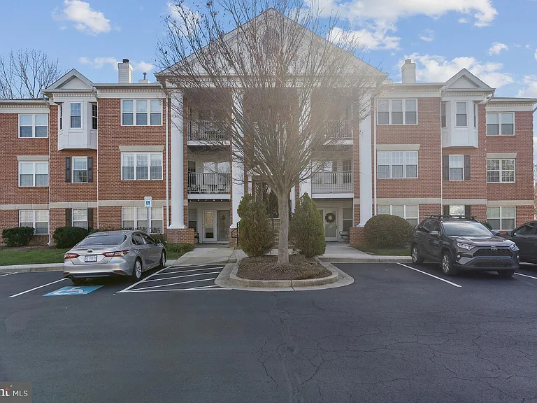 2405 Forest Edge Ct #103 — Photo 3