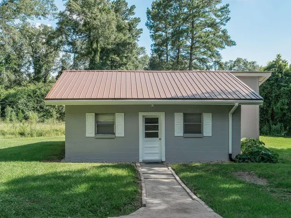 127 Tolar Cut Off, Columbia, MS 39429