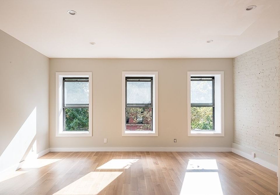 1st image of 394 Henry St APT 3