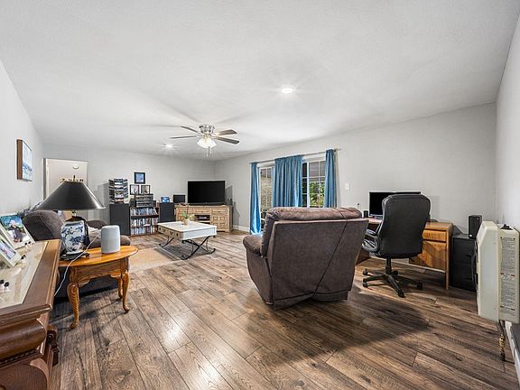4th image of 302 S 15th St