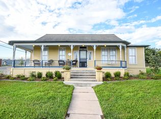 527 Anderson St, Schulenburg, TX 78956