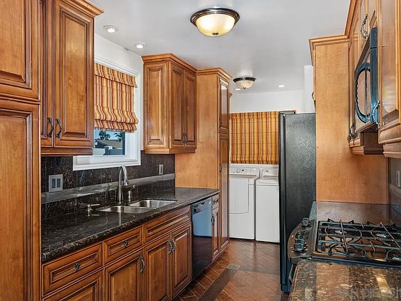 3rd image of 6289 Lake Arago Ave